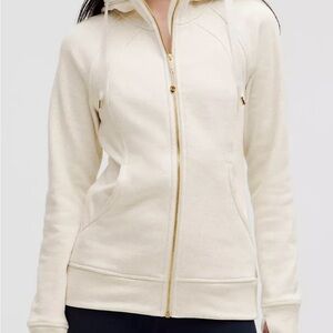 Lululemon Scuba Plush Full-Zip Hoodie
Plush - Heathered Bone/Gold - Size 8